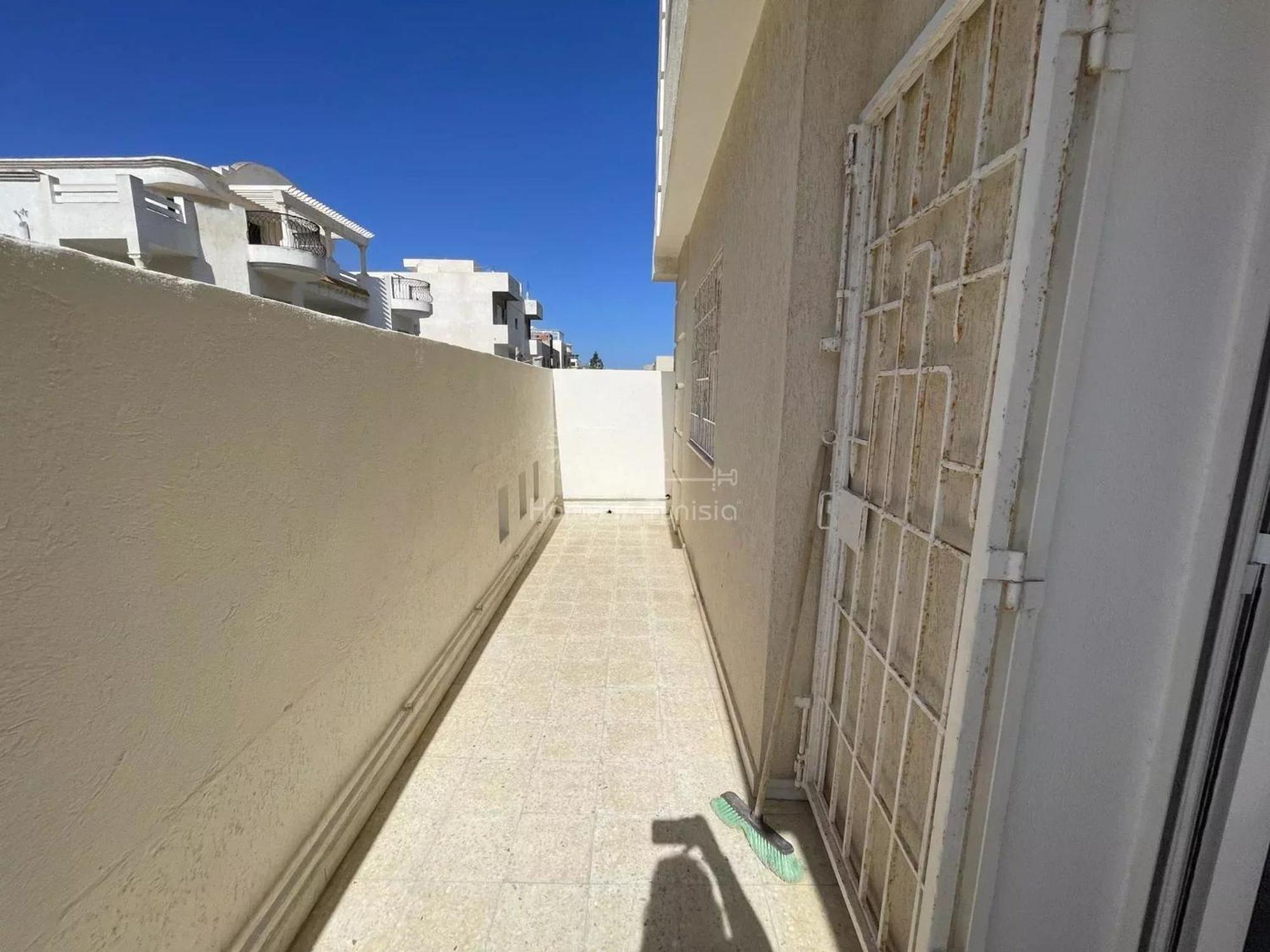 Appartement Spacious S3 In A Family Sousse